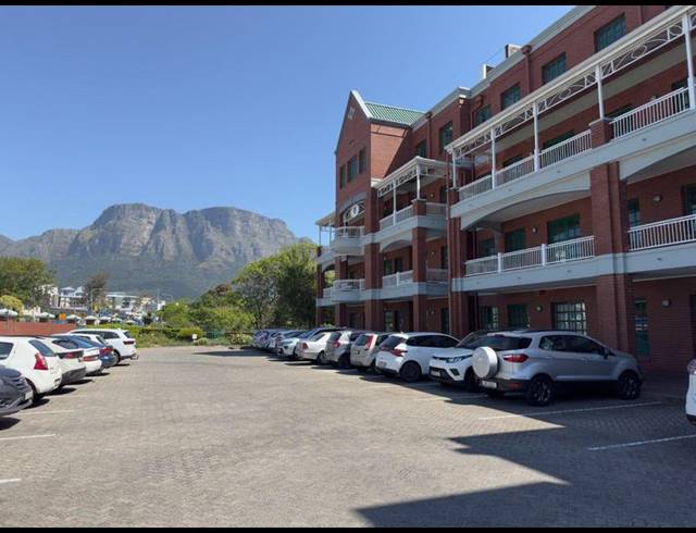 BUSINESS PROPERTY TO RENT IN CLAREMONT